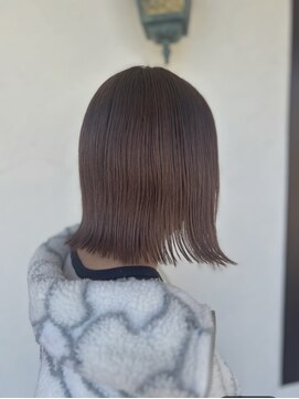 ラ クープ Lacoupe 外ハネBOB　透明感グレージュカラー