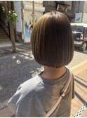 オリーブベージュ
