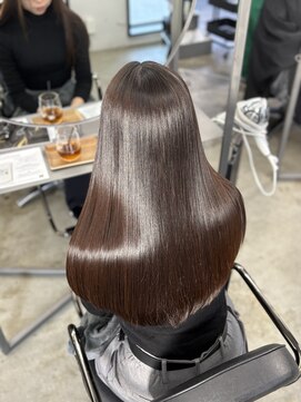 トゥエル バイ ディプティモイラ(tuelu by dipty MOILA) 傷んで見えにくいダークブラウン