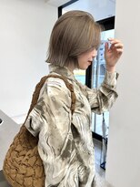 ステン(sten)&nbsp;透明感グレージュカラー切りっぱなしボブ