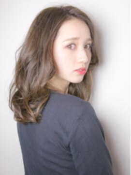 リリアン 青山(relian) センターパートで大人ビューティー