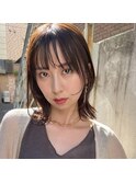 ラフなツヤ感ミディアムスタイル