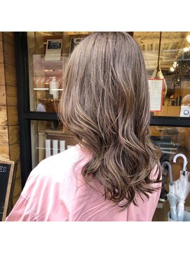 エヌ トーキョー(enu TOKYO) 透明感あふれるペールベージュ　こなれミディ