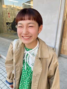 イン(in.) ミニボブ/耳掛けショート/暖色カラー