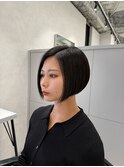 個性溢れる　刈り上げ前下がりボブ