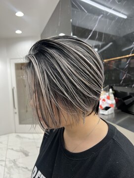 ラピス 渋谷本店(Lapis) バレイヤージュ/ホワイトカラー/前下がりショートボブ/海外風