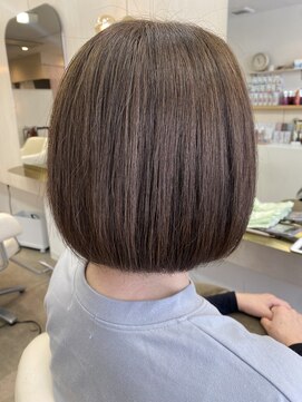 エメ(aimer) フラットボブ×ヴィラロドラカラー白髪ぼかし