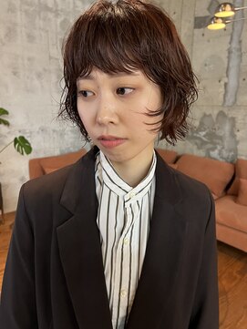 シカ(sica) 顔まわりレイヤーパーマボブ