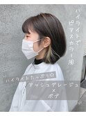 ボブ×アッシュグレージュ×ハイライト×ピアスカラー