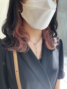 エンレイ(enRei) 黒髪暗髪ナチュラル×インナーカラーピンク外ハネゆるふわボブ
