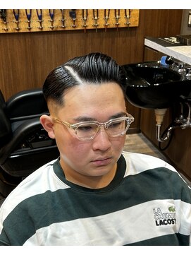 バーバーショップ スバル(BARBERSHOP SUBARU) ＜理容室＞＜バーバー＞サイドパート　スキンフェード