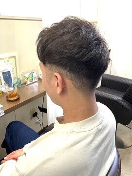 コアフィールフィス(COIFFURE fils) 【見附　今町】ダークアッシュカラー　フェードカット