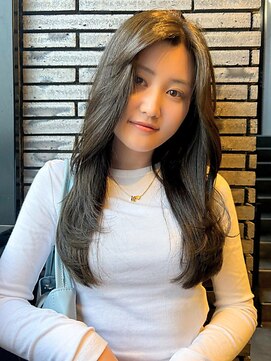 ロティー(loty) ロング　顔周りカット　オリーブグレージュ　透明感　10代20代