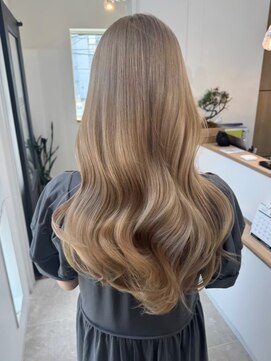 ビビバイベル(BiVi by BHEL) 四日市レイヤーカットハッシュカットブリーチなしダブルカラー