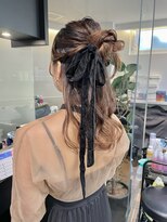 ケンジ 横浜(KENJE)&nbsp;ハーフアップ/ベロアリボン/ゆるふわヘア/結婚式/お呼ばれヘア