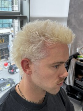 メグロバーバーショップロッポンギ 目黒六(MEGURO BARBER SHOP 6PPONGI) スパイキーショート