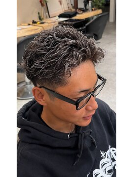 フラム ヘアデザイナーズ(FuLAM Hair designers*) ギャングスパイラルショート+ホワイトメッシュ