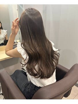 アトレ 福岡大名店(attrait) 外国人風アッシュカラーのロングスタイル