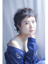 リタ(Lita)&nbsp;無造作カールのエッジショート ウルフ斜めバング似合わせカット