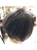 グレージュ×ショートボブ