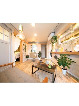 【個室サロン/マンツーマン】1席のみのプライベート空間で、髪も心も和らぐ癒しのひと時を…♪