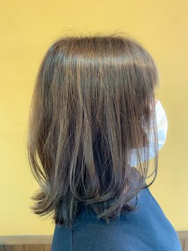 コノア スパーク(Conoah spark) 大人可愛い外ハネミディアム☆透明感グレージュ