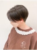 センター分け　刈り上げショート