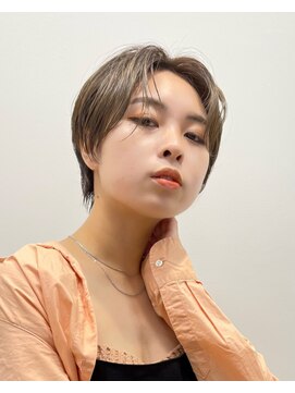 イヴォークトーキョーオーサカ(EVOKE TOKYO osaka) 丸み 抜け感 可愛い 韓国風 おしゃれ 大人 くびれショート