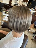 ショートボブ×グレージュ