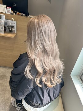 アヴァンス 京橋店(AVANCE) 色抜けも可愛い王道ホワイトベージュ