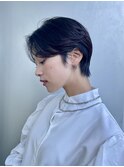 ハンサムショートセンターパートショート女子ブルーブラック黒髪