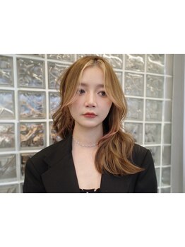 《顔周りレイヤーカット×ブリーチカラー》自然な髪の動きと綺麗な色味で、雰囲気のあるヘアスタイルに＊
