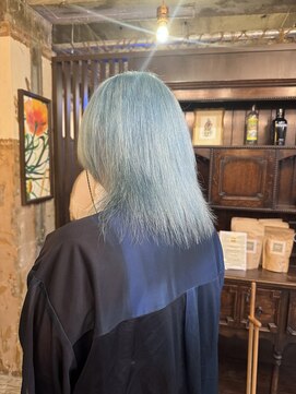 アティック ヘアーデザインアンドリラクゼーション(attic hair design&relaxation) ホワイトブルー　ウルフ