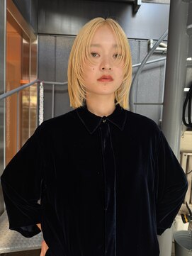 ドーター(daughter) ブロンドボブウルフ