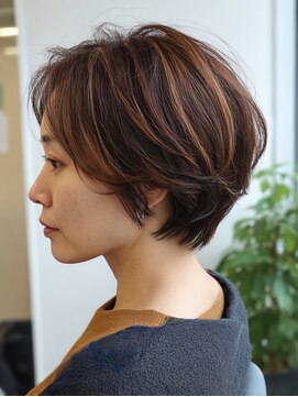 ショートボブ×白髪ぼかしハイライト☆