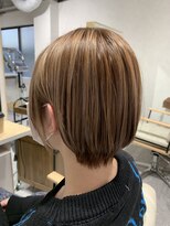ワンデイ 表参道(oneday)&nbsp;耳掛けショートボブ×ハイライトミルクティーカラー
