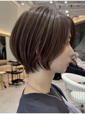 参道白髪ぼかしハイライトウルフショートヘアグレージュ40代