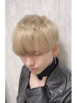 サロンドブレーメン(salon de BREMEN by Hero) 外国人風ホワイトカラー ツーブロック