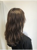 夏のアッシュロングスタイル ローライト 厚めバング