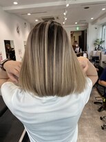 カラ ヘアーサロン(Kala Hair Salon)&nbsp;ハイトーンベージュ　シャドールーツ