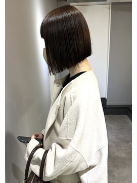 アンルポン 梅田(un le pont) 【un le pont西梅田】ぱつっと前下がりショートボブ♪