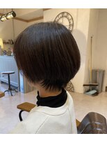 チリンバイロストシティー(Chillin by LOSTCITY)&nbsp;ショートボブショートカット白髪ぼかしハイライトブリーチ