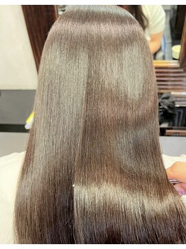 OHI 赤羽店 艶髪ストレートロングヘア★髪質改善/ 縮毛矯正(30代40代50代)