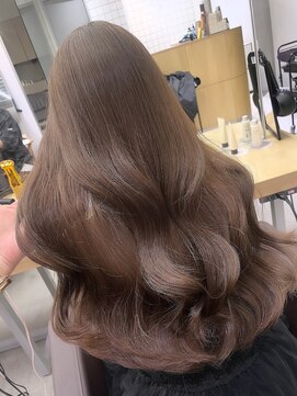 ホロ 渋谷(hollo) 韓国風ミルクティーレイヤーカットオリーブベージュグレージュ