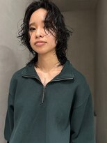 オーセン(Authen.)&nbsp;黒髪無造作パーマミディアム