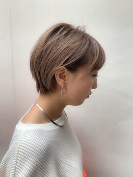 ヌイ 横浜(nui) 耳掛けくびれショート_マニッシュショートネイビーカラー