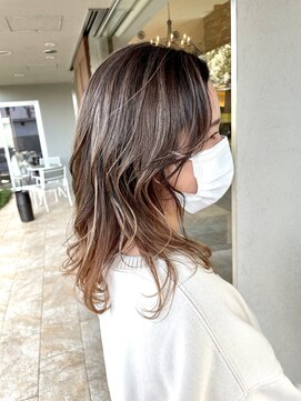 ヘアースペース ブイ(hair space V) ピンクアッシュバレイヤージュ