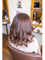 ヘアーメイク ダンス(hair make DANCE)&nbsp;ケアブリーチで毛先の白髪染め残留を削らせていただきました