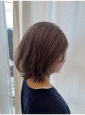 透明感たっぷりグレージュに伸ばし中でも可愛いレイヤーボブ