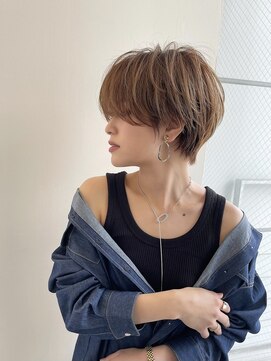 イヴォークトーキョーオーサカ(EVOKE TOKYO osaka) 大人ショート くびれ 色気 丸み ベージュカラー 似合わせ